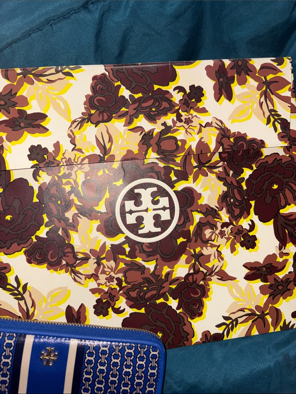 The Tory Burch Gemini Link Continental Wallet w/ Tory Burch gift bag - Picture 14 of 15
